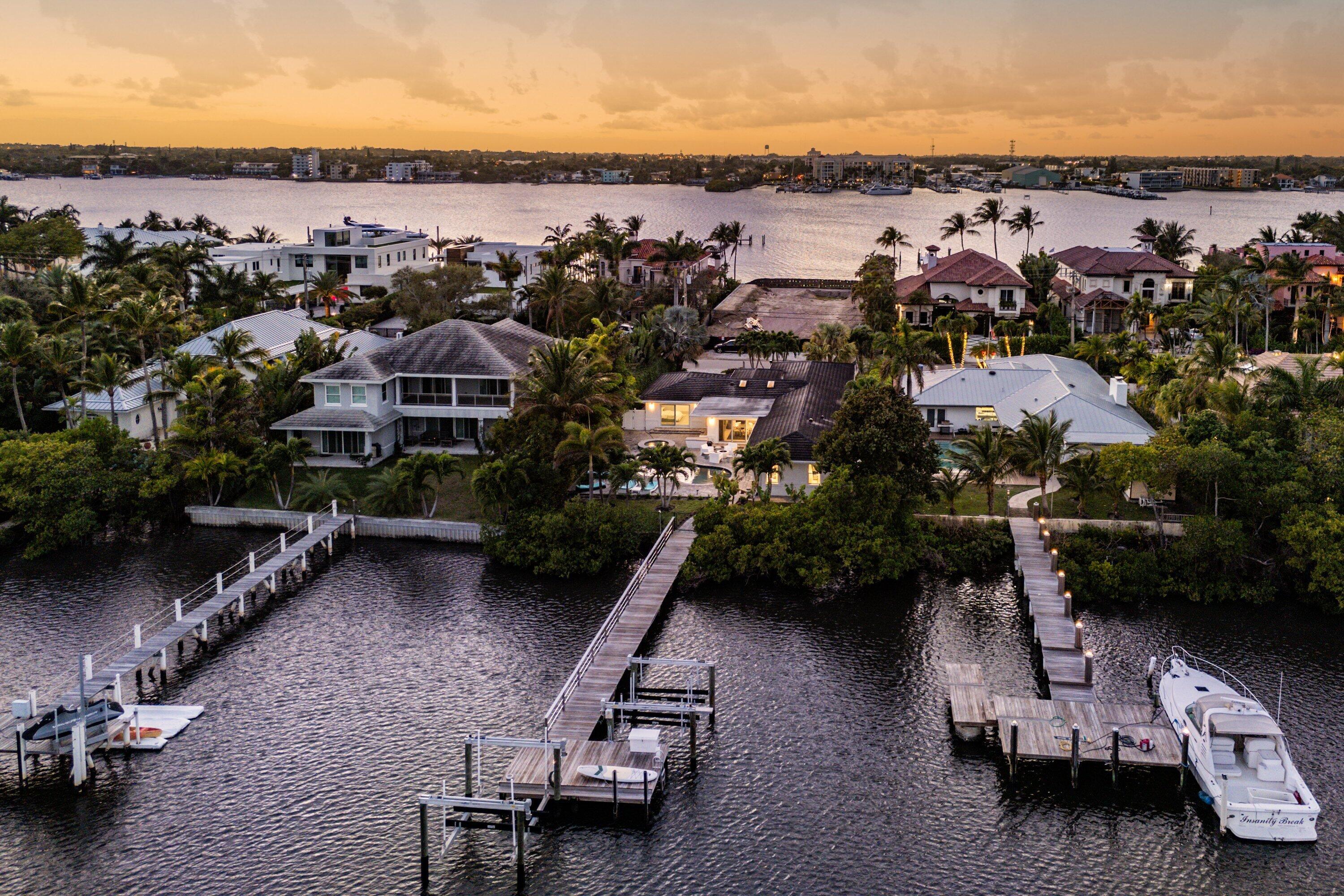 Image 2: 088-820NorthAtlanticDrive-Lantana-FL-334