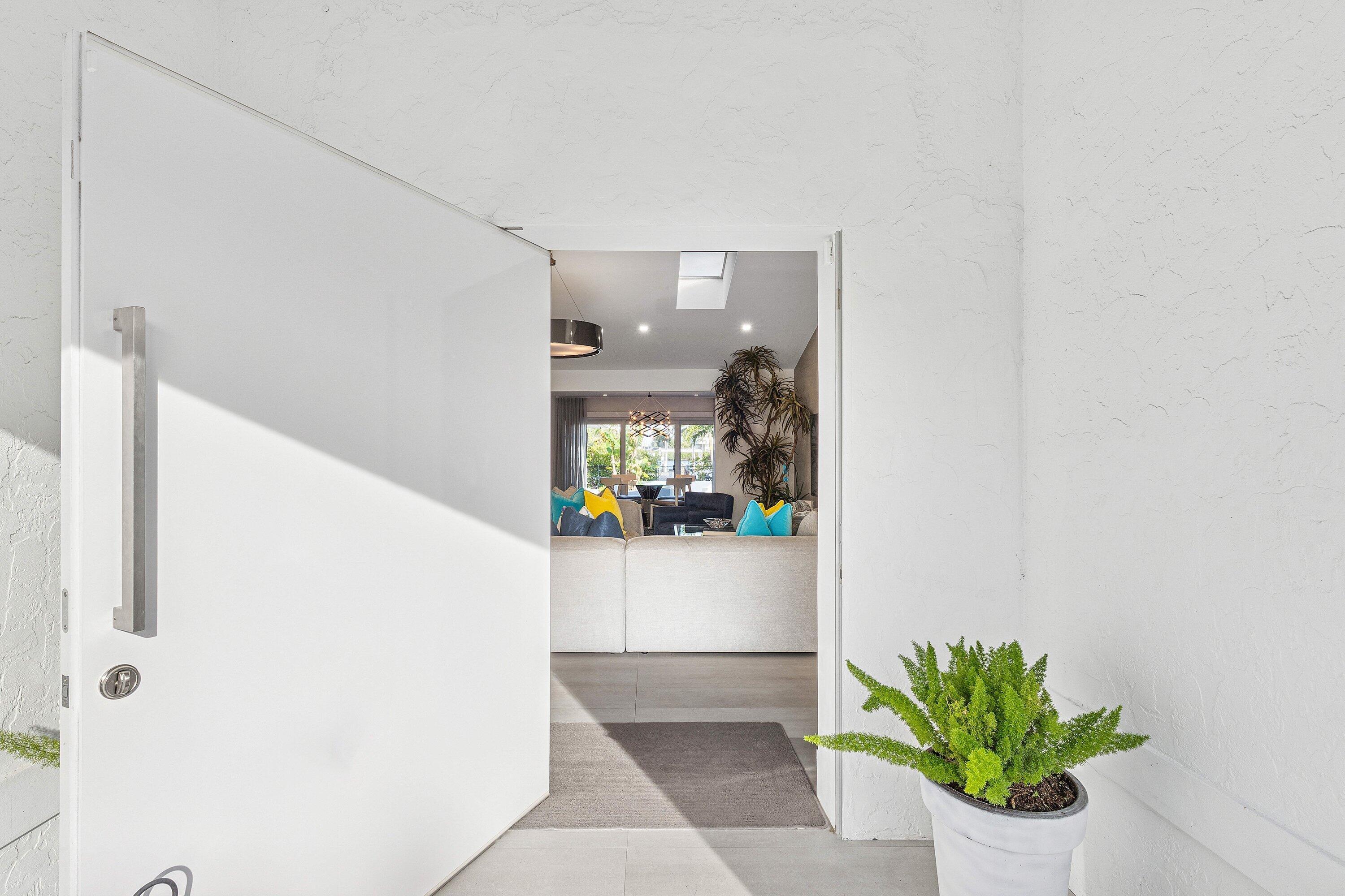 Image 4: 008-820NorthAtlanticDrive-Lantana-FL-334