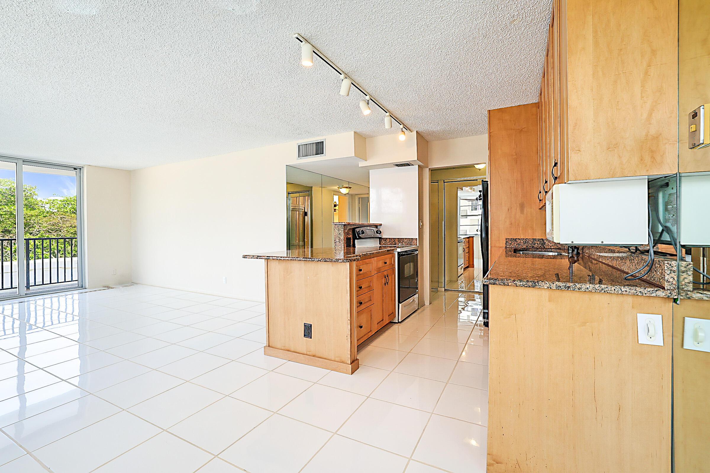 Image 2: 2121 N Ocean Blvd 302 W-8