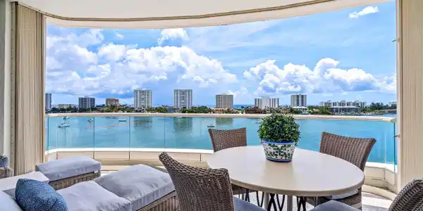 Image 3: WATERFRONT BALCONY