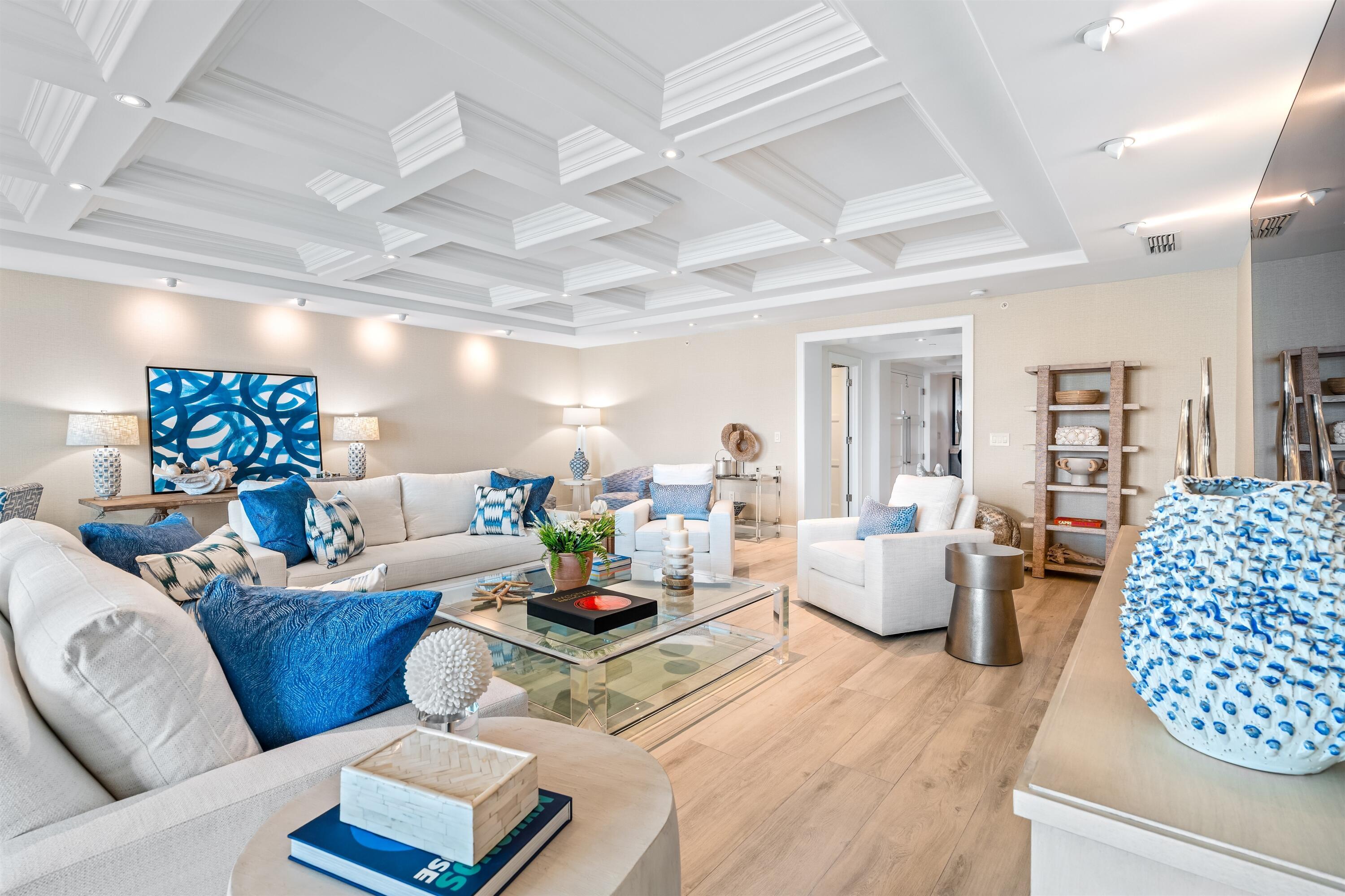 Image 4: LIVING ROOM