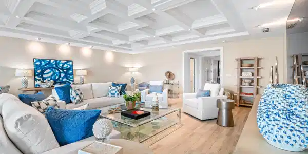 Image 4: LIVING ROOM