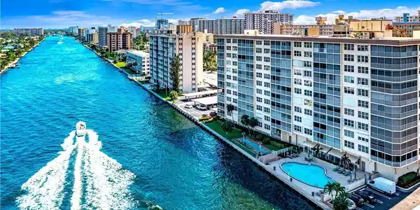 299 N Riverside Dr