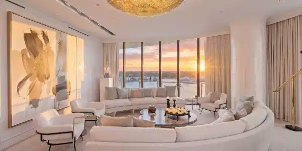 Image 4: Living Room