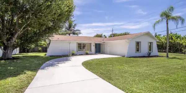 Image 2: 18020 Palm Point Dr