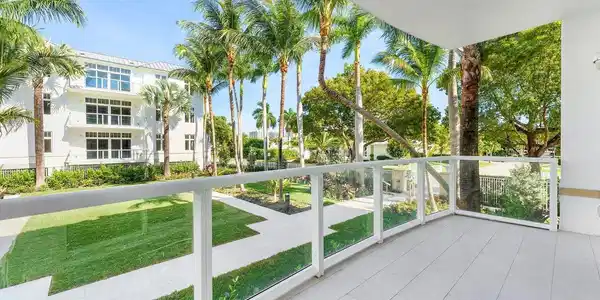 Image 2: 026-184LakeDrive-4102-PalmBeachShores-FL