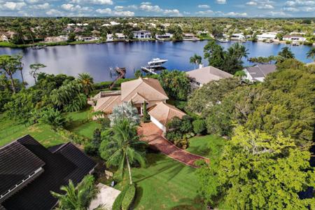 18761 SE River Ridge Road