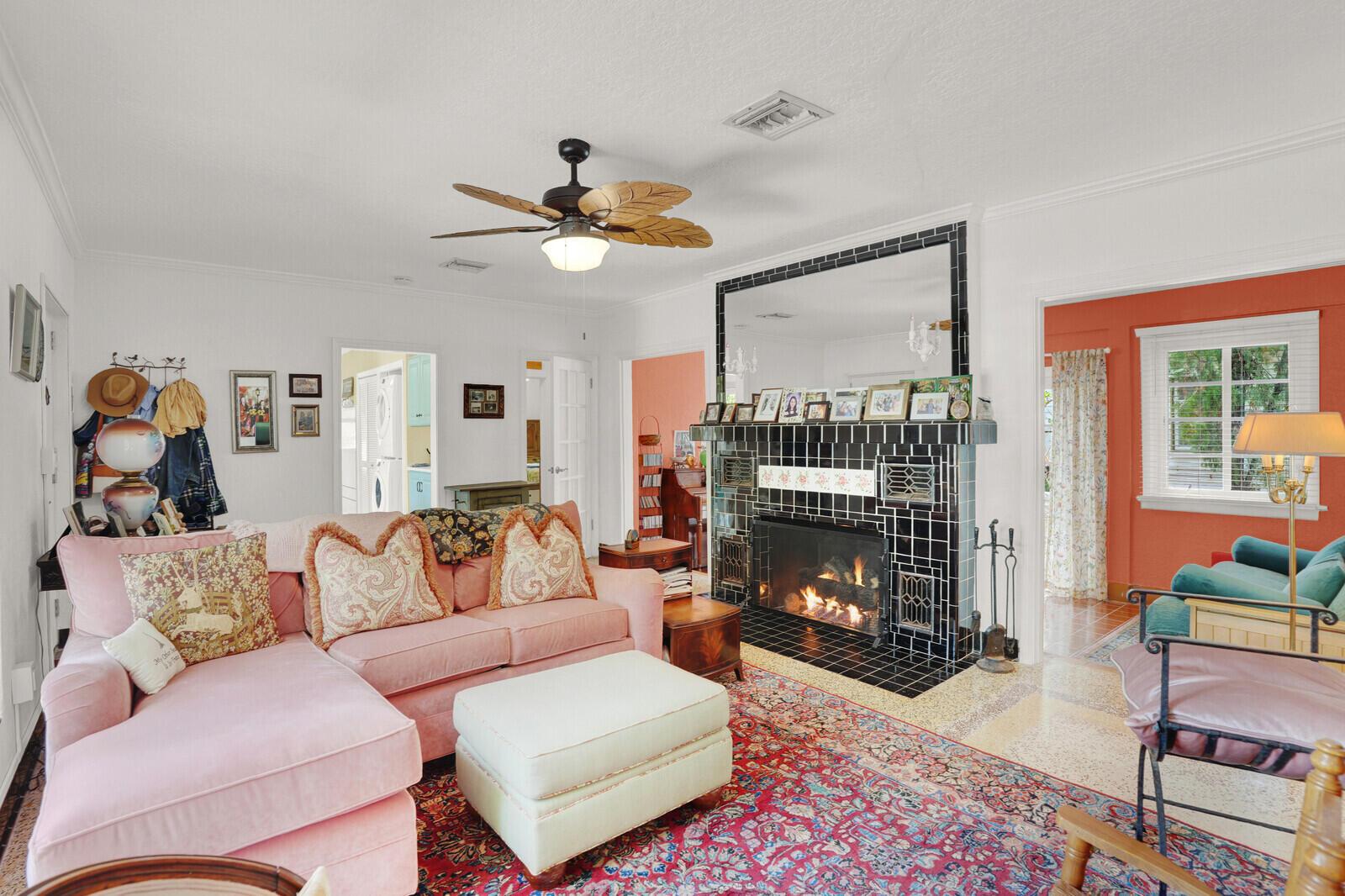 Image 3: Living Room