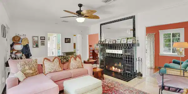 Image 3: Living Room