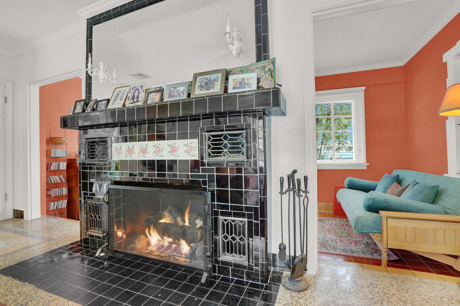 Image 4: LIving Room
