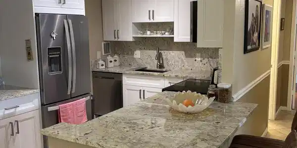 Image 2: BEAUTIFUL KITCHEN