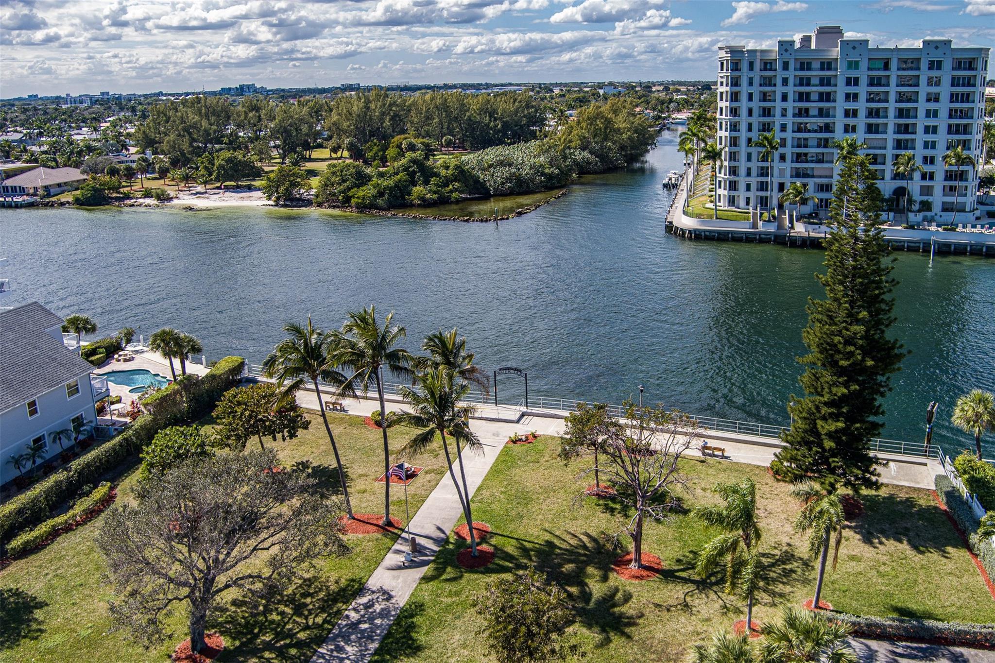 Image 4: Intracoastal park with water taxi stop just across