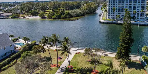 Image 4: Intracoastal park with water taxi stop just across