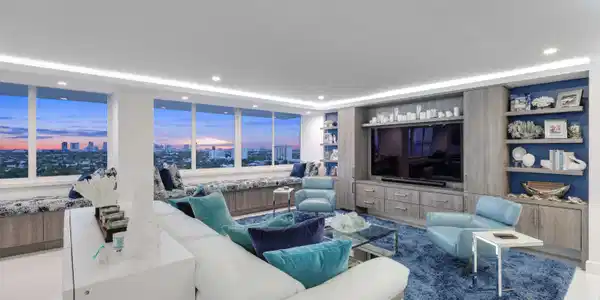 Image 4: Living Room
