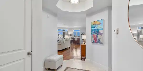 Image 3: beautiful entry