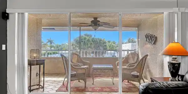 Image 4: Balcony