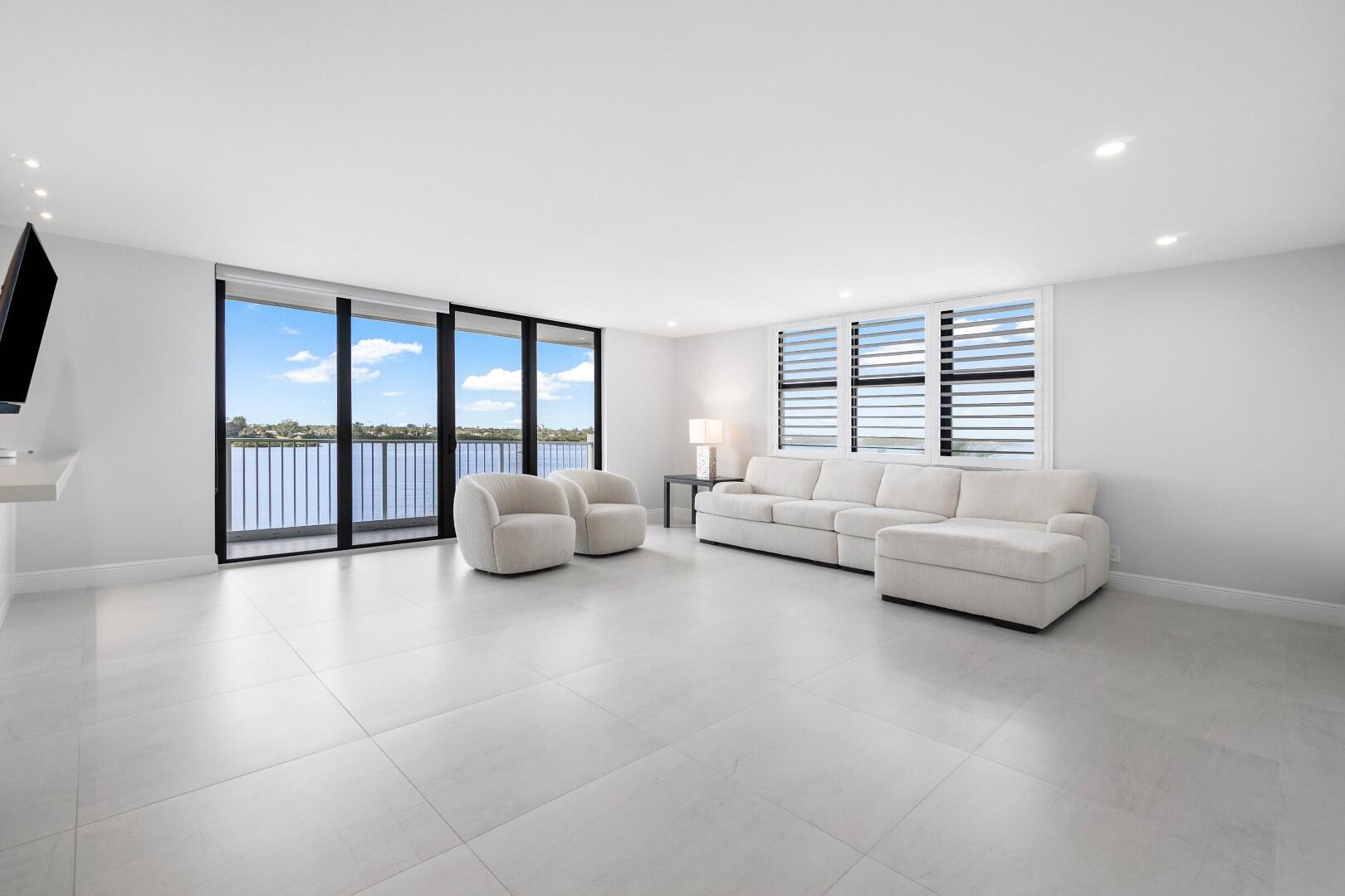 Image 4: great room