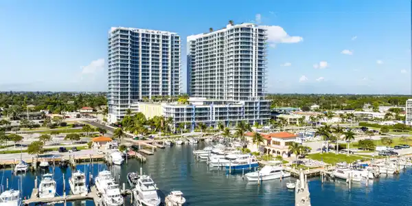 Image 2: Waterfront Luxury Condos