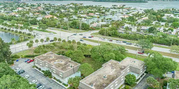 1901 Indian River Boulevard