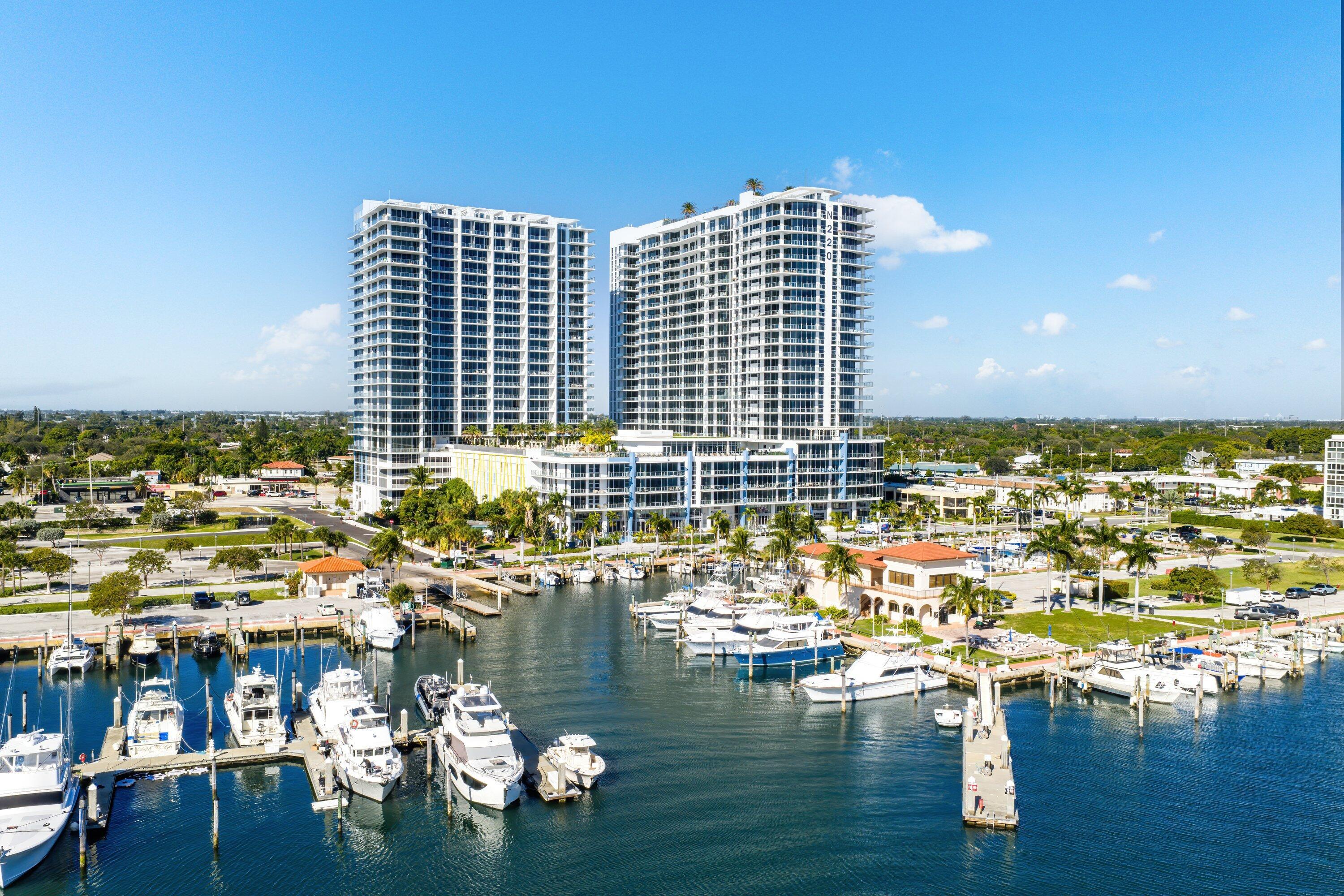 Image 2: Waterfront Luxury Condos