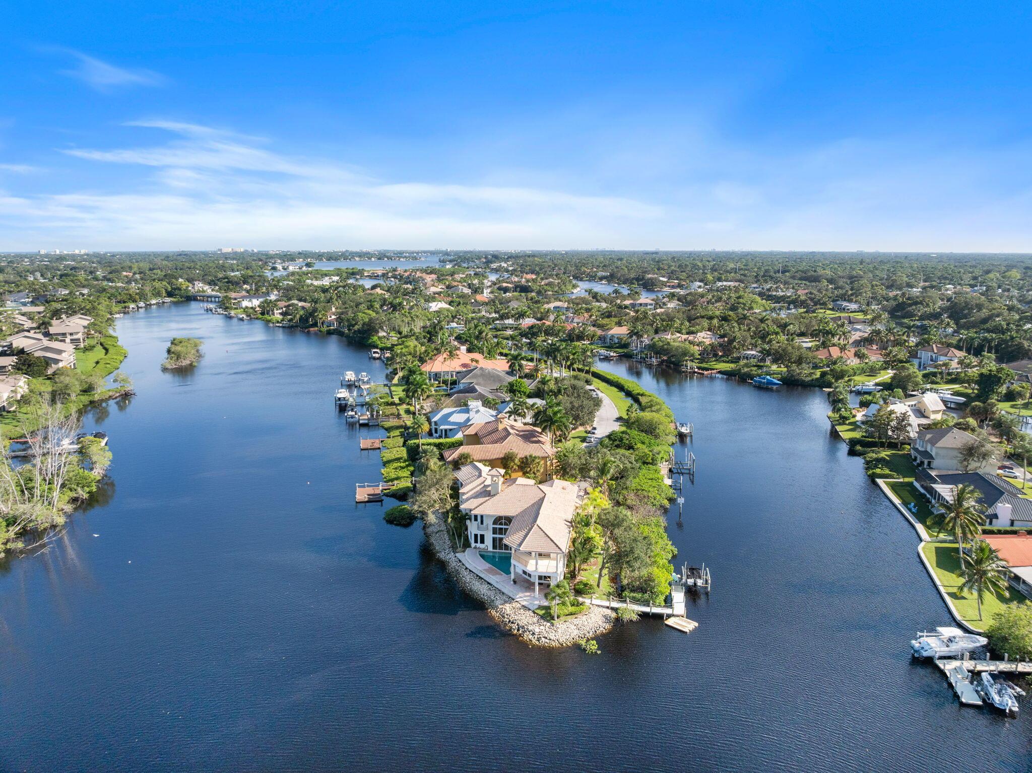 Image 2: Point Lot with Panoramic view of the Loxahatchee R