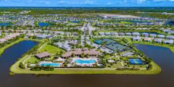 Image 3: Resort Like Amenities