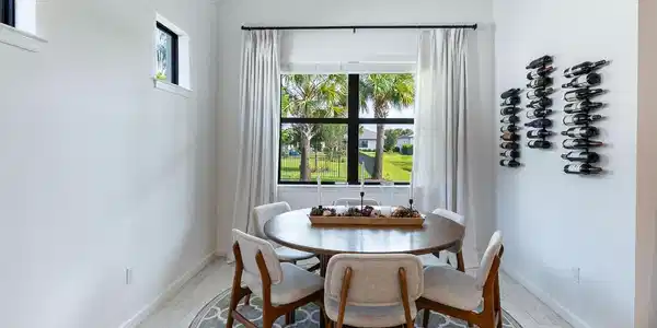 Image 4: Dining Area