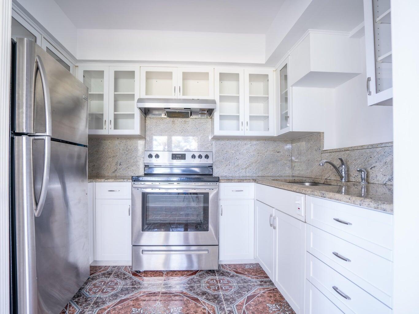 Image 3: Kitchen