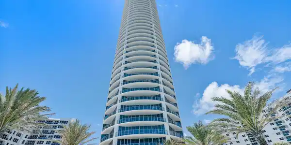 Image 2: 01-3101 S Ocean Dr apt 2707_001