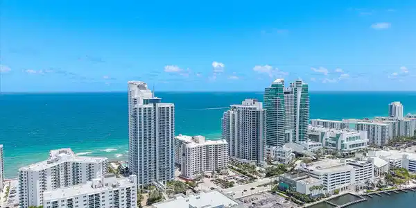 Image 4: 71-3101 S Ocean Dr apt 2707_065