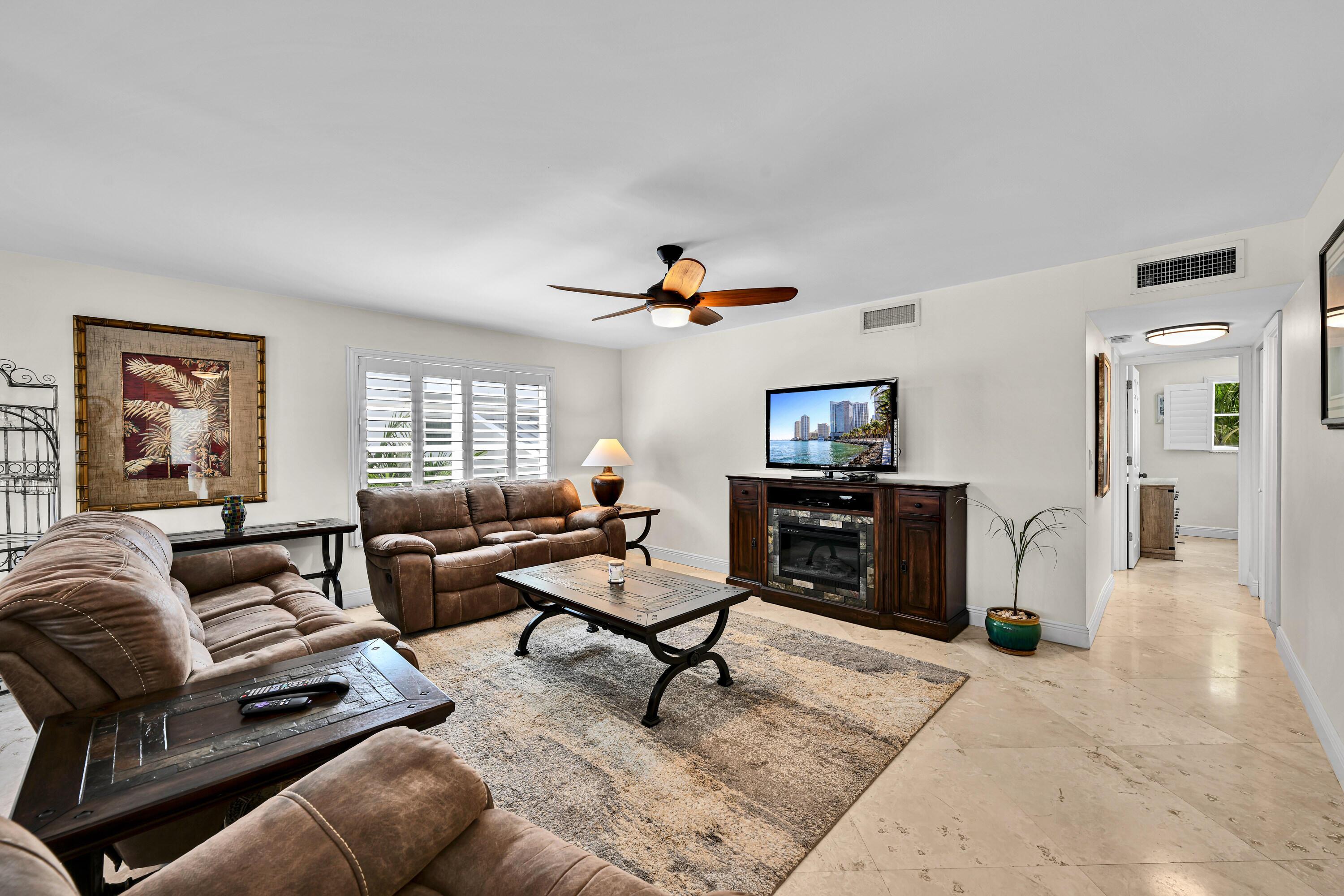 Image 1: LIVING ROOM