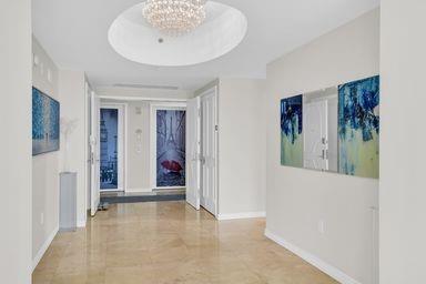 Image 2: foyer