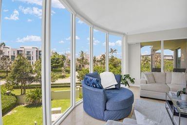 Image 4: living room