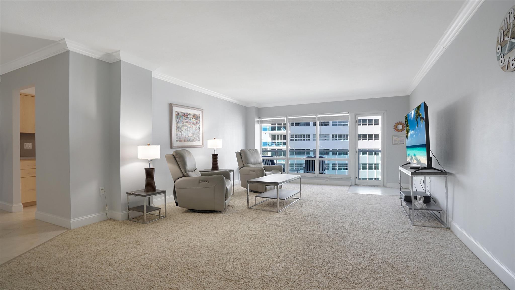 Image 2: This apartment is spacious and bright. The door le