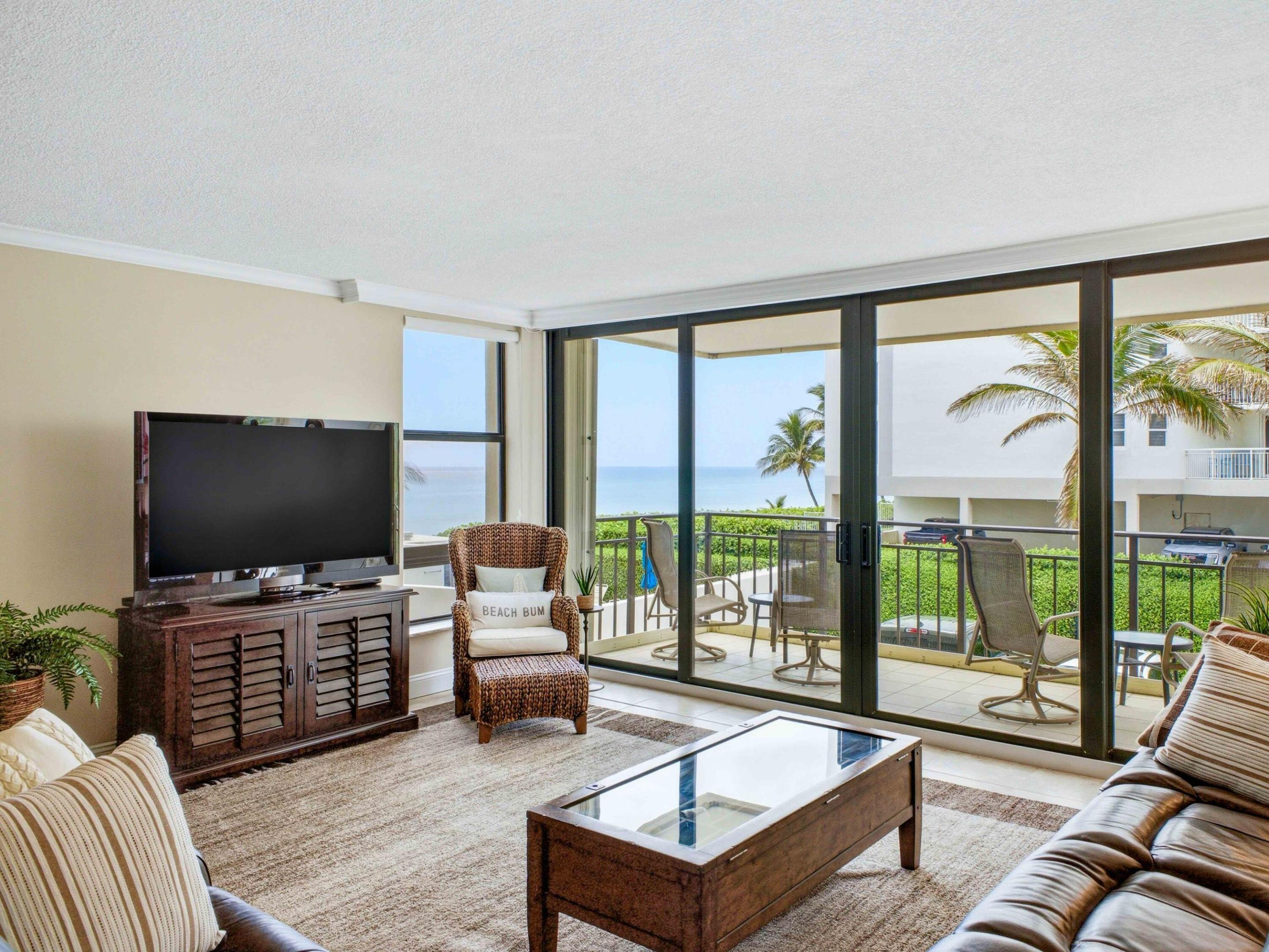 Image 3: Living Ocean View