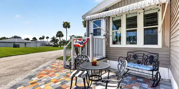 Image 2: Exterior Patio2