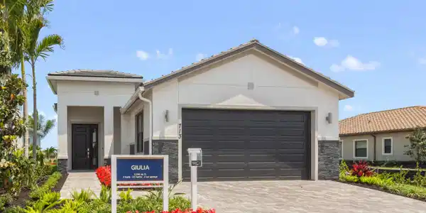713 SE Fascino Circle