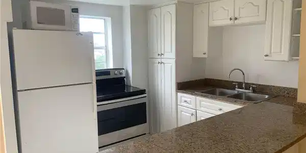 1960 Marseille Dr