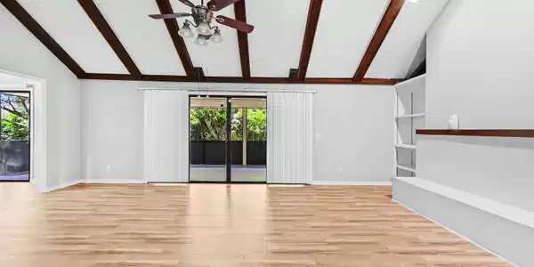 Image 3: 03 Living Room 01