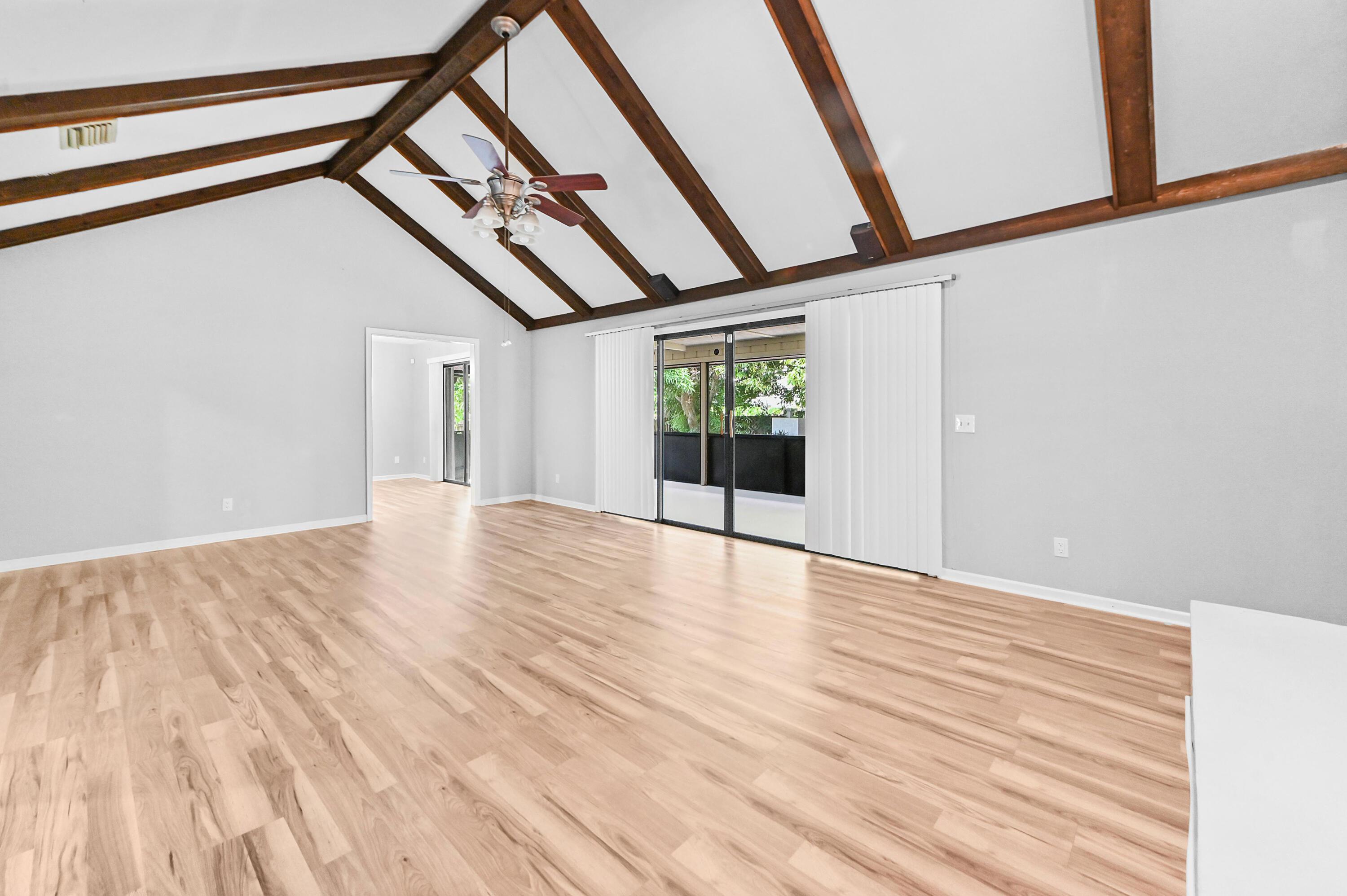 Image 4: 04 Living Room 02