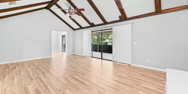 Image 4: 04 Living Room 02