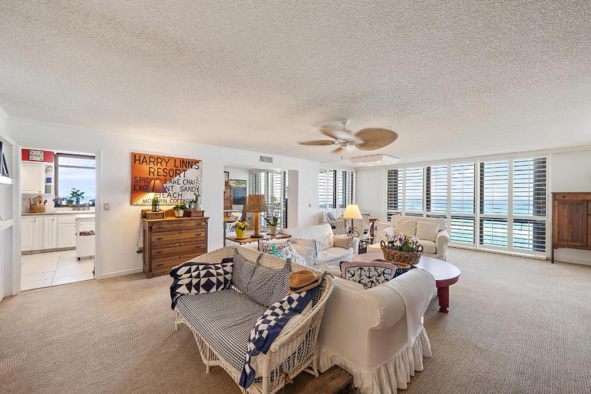 Image 3: Living Room