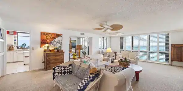 Image 3: Living Room