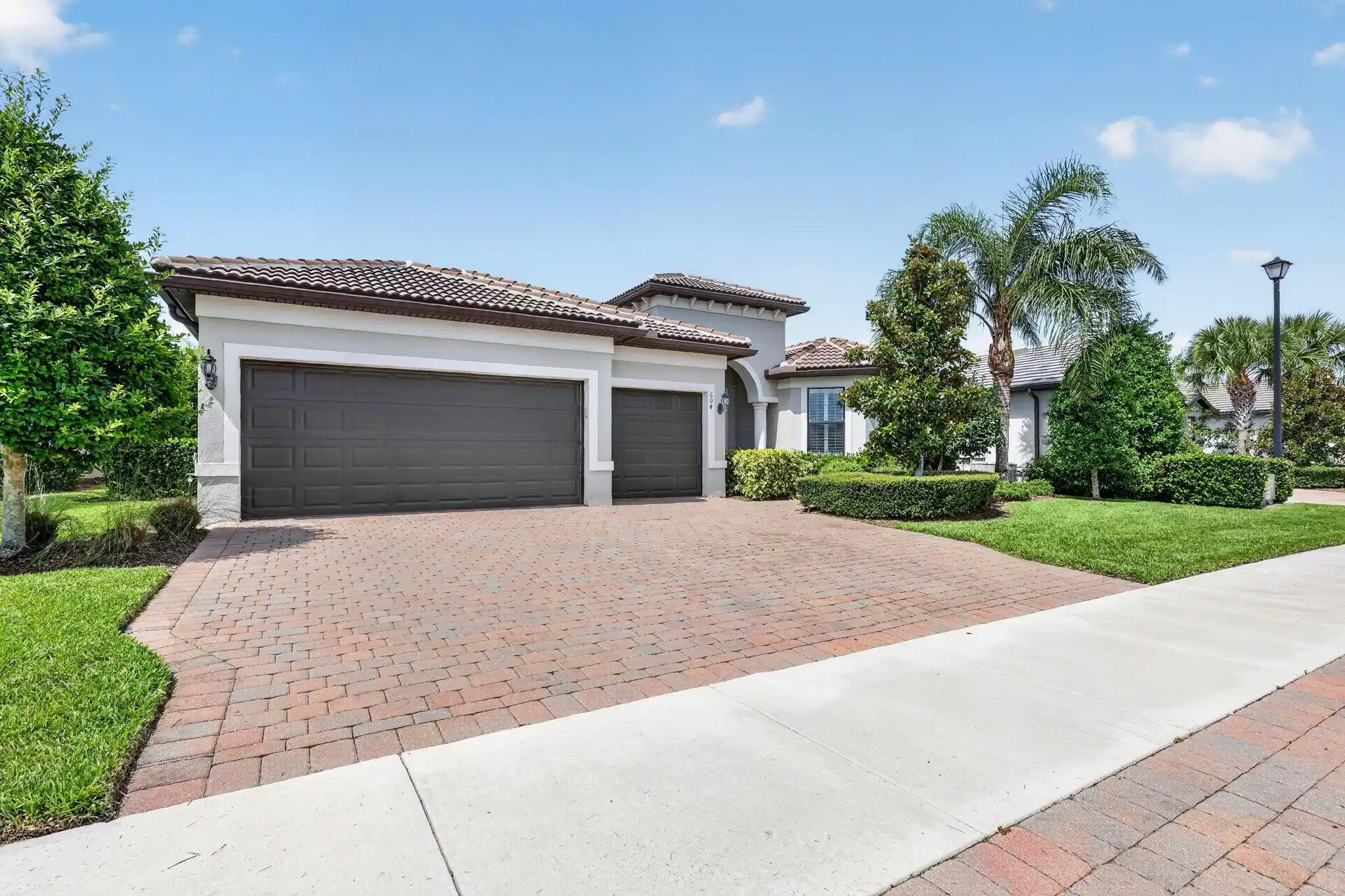 Image 1: 3 car garage - 604 SE Monteiro Drive