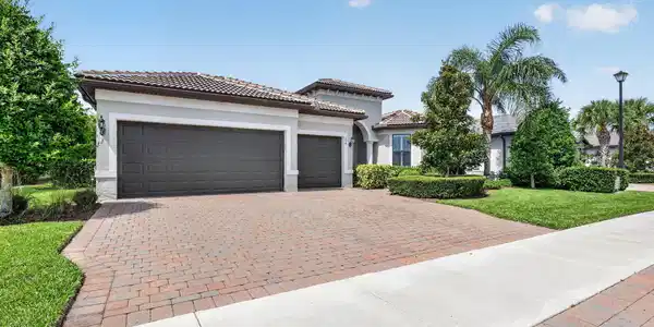 604 SE Monteiro Drive