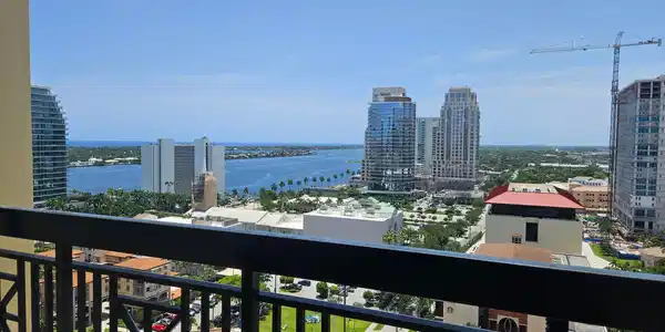 Image 4: Ocean water views!