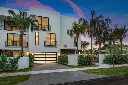 926 Palm Trail