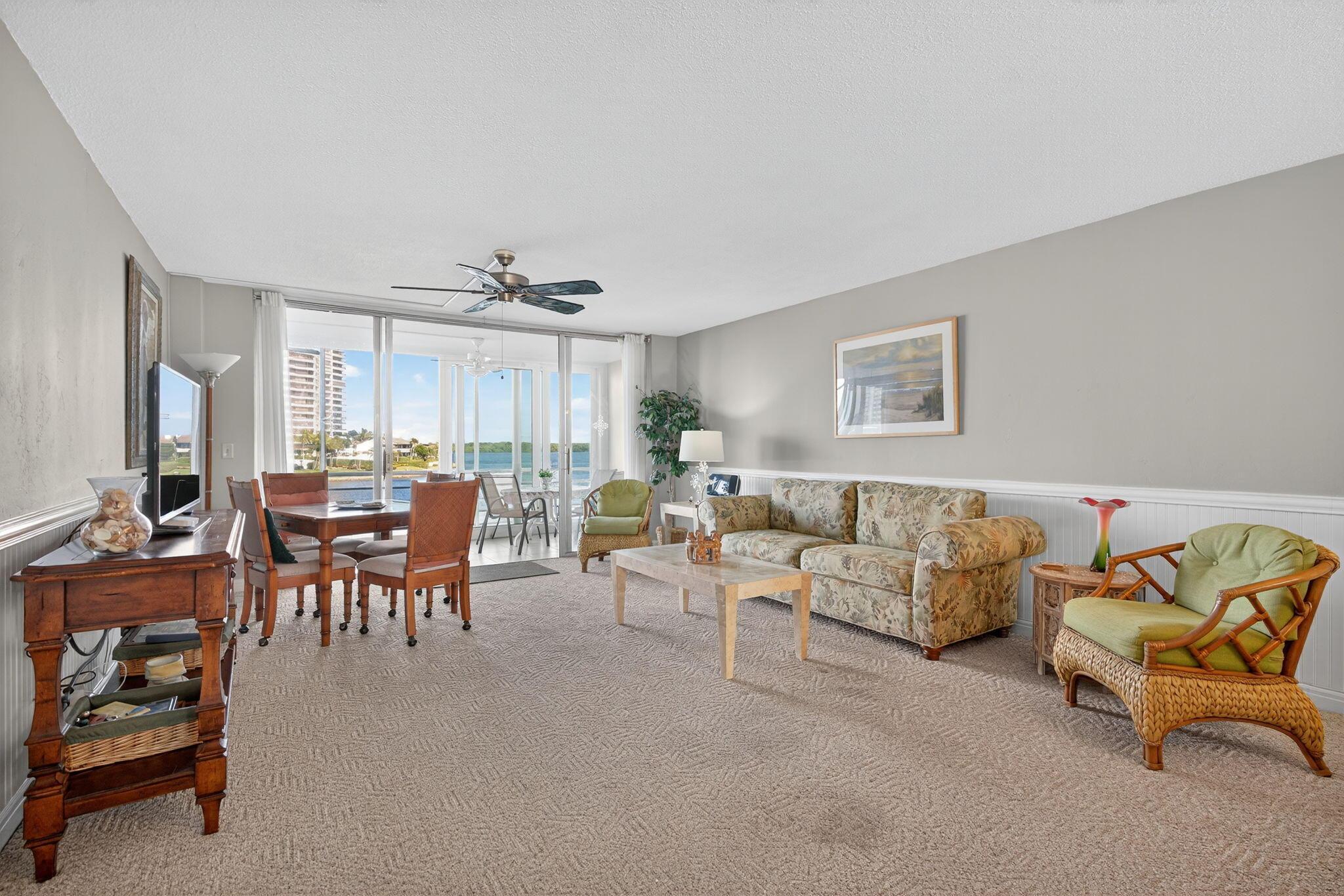 Image 4: LIVING/DINING