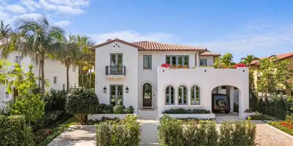 350 Seabreeze Avenue