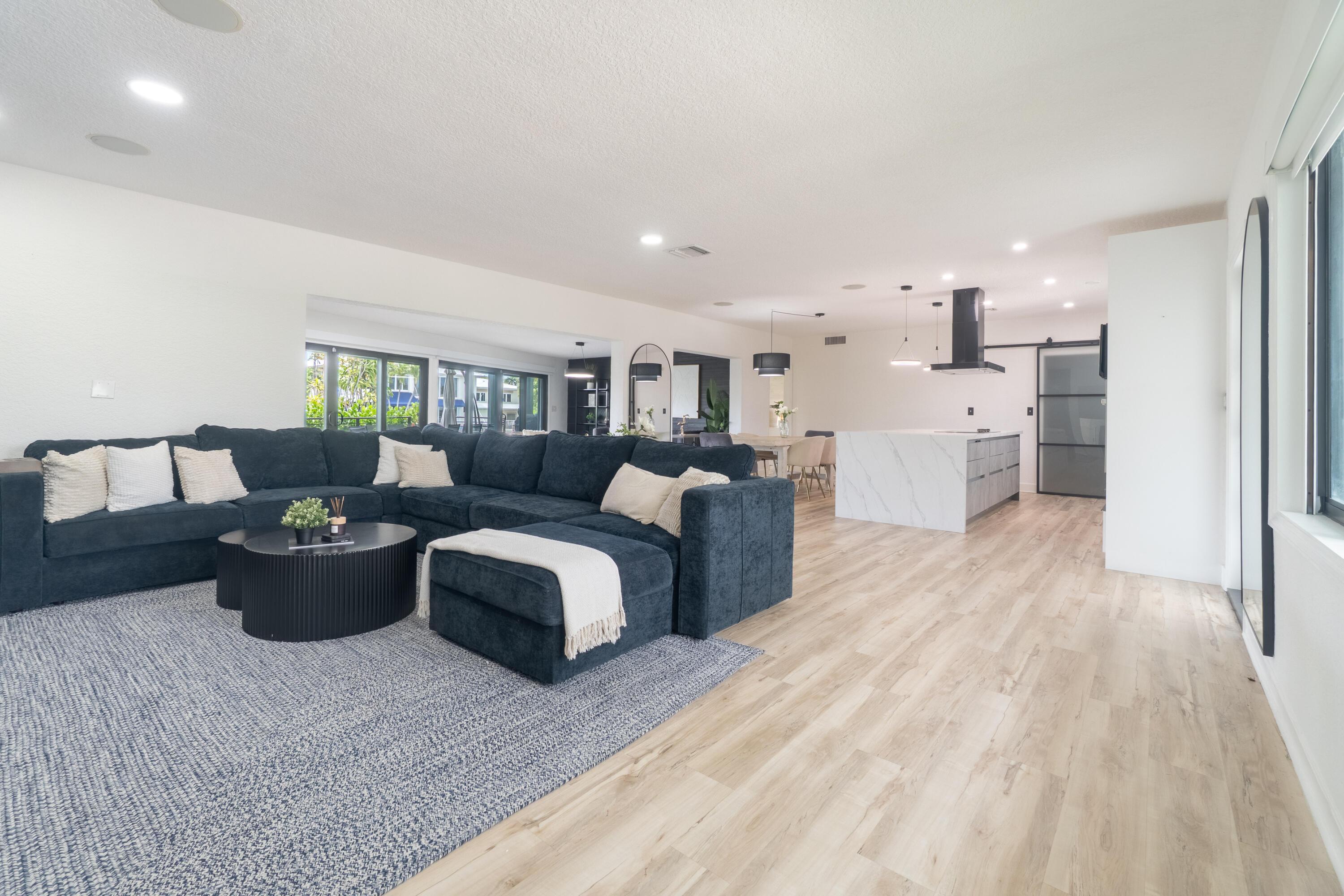 Image 3: 2878 NE 26St-21